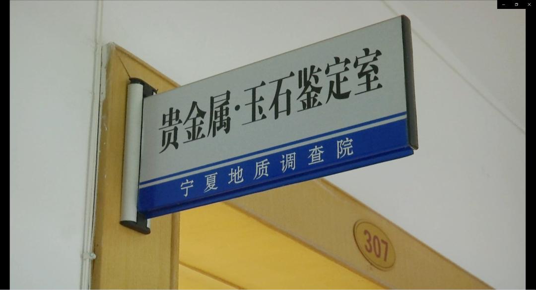 DƬ